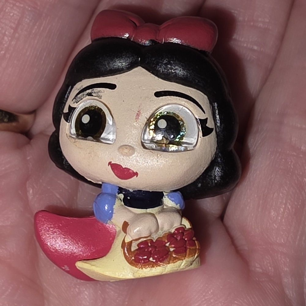Disney Mini Snow White Figure in Black, Red, Yellow, Blue